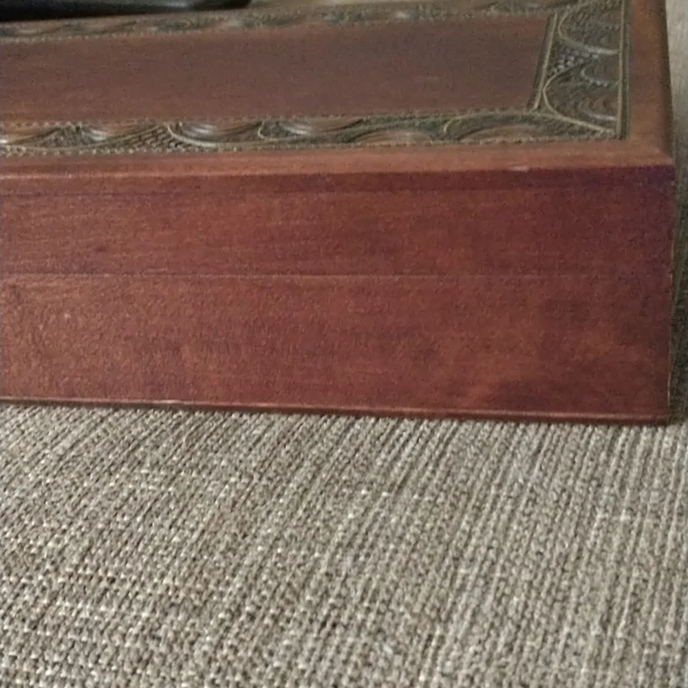 Lovely wood jewelry/trinket box - Picture 8 of 12
